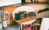 高円寺のVOIDLENSにはコンパクトフィルムカメラを求め多くの若者がやってくる。写真中央はVOIDLENSで人気だというカメラ2台