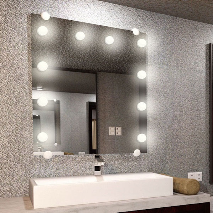 日本トラストテクノロジー 鏡やドレッサーにledを貼り付けて使う Ledメイクアップライト を発売 日本経済新聞