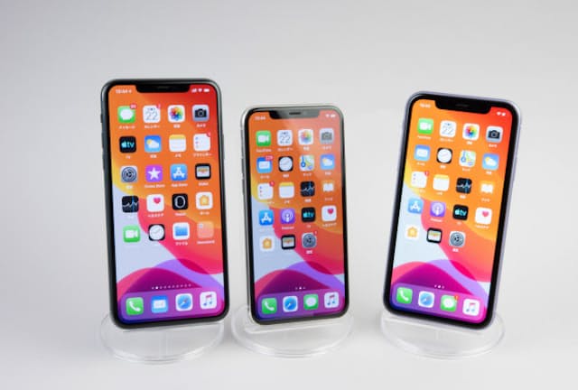 左から、iPhone 11 Pro Max、iPhone 11 Pro、iPhone 11