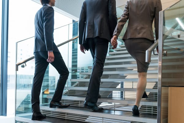 眠れない むずむず脚症候群 症状を和らげるには Nikkei Style 眠れない むずむず脚症候群 症状を和らげるには Nikkei Style