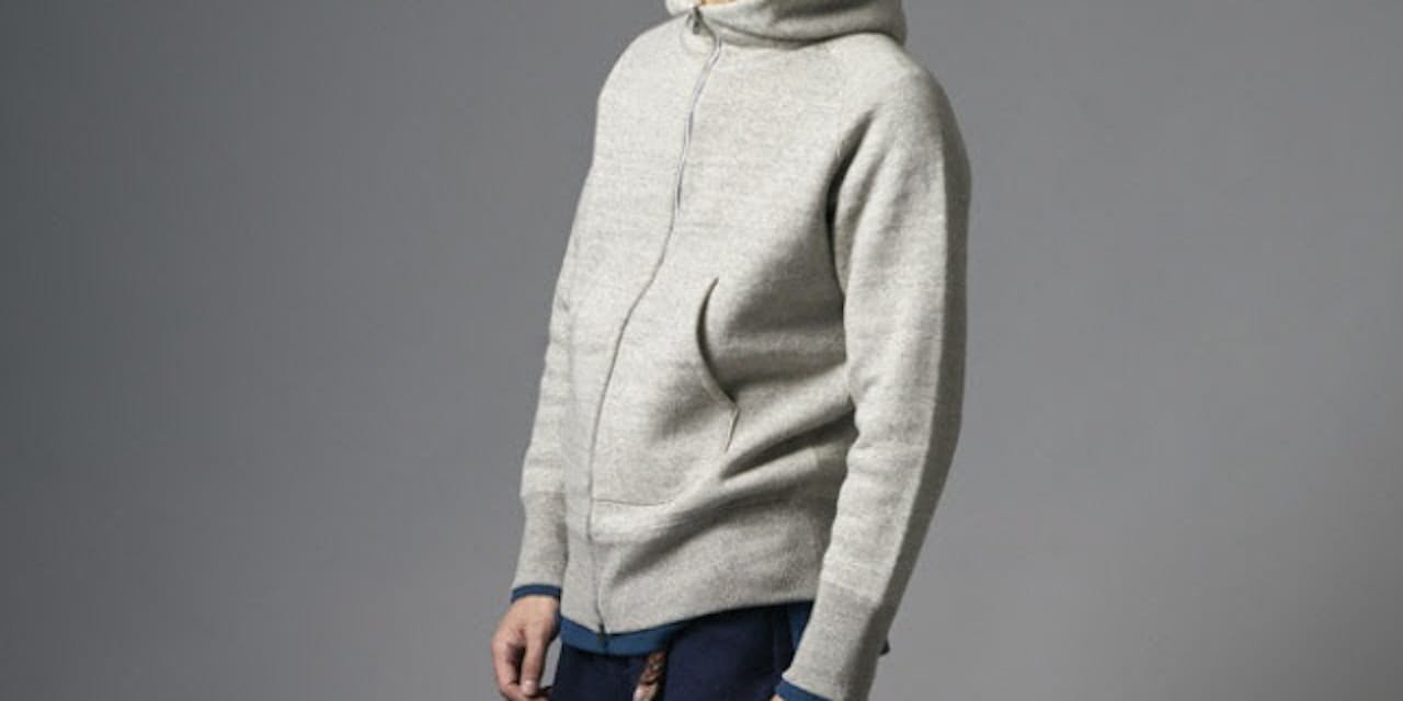 大人の無地パーカー フードの立ち具合にもこだわり Nikkei Style 大人の無地パーカー フードの立ち具合にもこだわり Nikkei Style