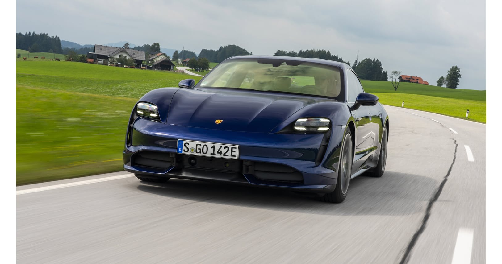 ポルシェ初のev タイカン 加速力に最上の快適さ Nikkei Style ポルシェ初のev タイカン 加速力に最上の快適さ Nikkei Style