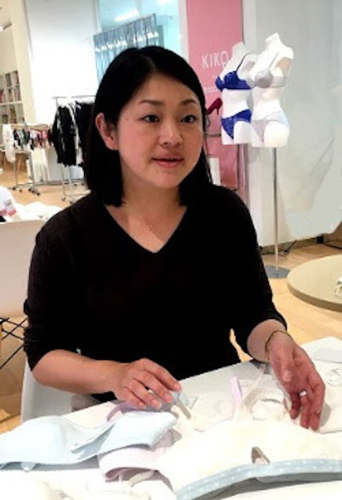 小学生 JS小学生高学年  乳首チラ 恥ずかしがる娘もOK 「友ブラ」で思春期の胸をケア - 日本経済新聞