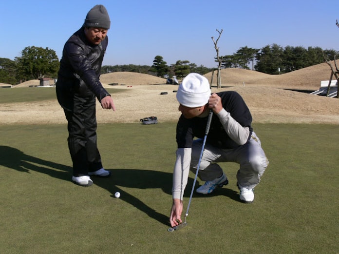 ルール マナー マナーの小道 5 ウッズも冷や汗かいた うっかり 日本経済新聞 ルール マナー マナーの小道 5 ウッズも冷や汗かいた うっかり 日本経済新聞