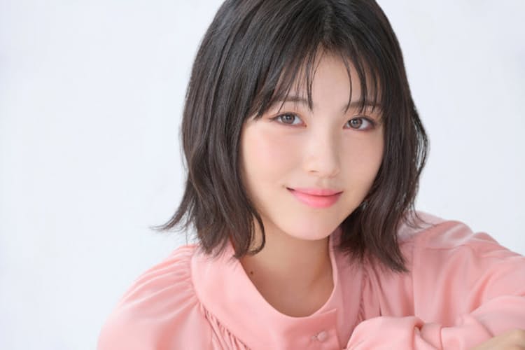 浜辺美波 よく落とすスマホ 猫耳のケースで保護 Nikkei Style 浜辺美波 よく落とすスマホ 猫耳のケースで保護 Nikkei Style