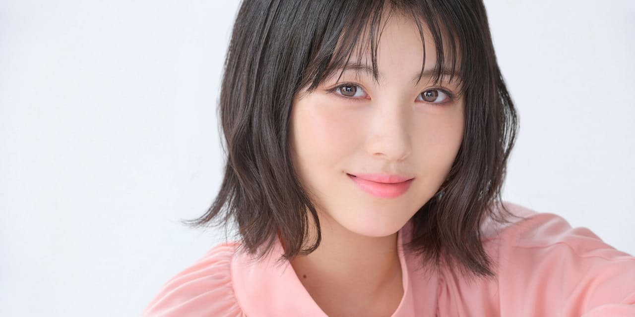 浜辺美波 よく落とすスマホ 猫耳のケースで保護 Nikkei Style 浜辺美波 よく落とすスマホ 猫耳のケースで保護 Nikkei Style