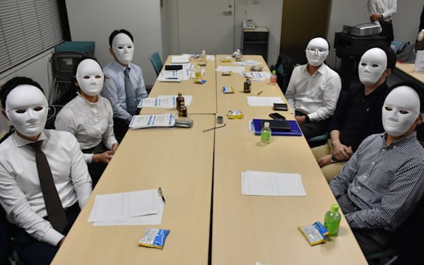 5社から6人の採用担当経験者が参加（2019年秋、東京・大手町）