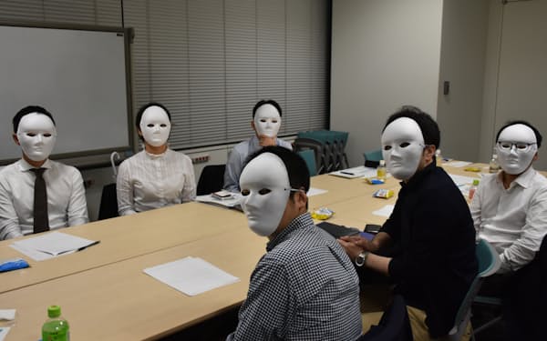 6人の採用担当者らが学生を交えて本音トーク（2019年秋、東京・大手町）