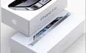 「iPhone 4S」や「iPhone 5」では、箱のデザインにもアップルの強いこだわりが感じられる