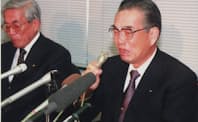 1997年11月24日、自主廃業を発表し、涙ながらに会見する山一証券の野沢正平社長（当時）