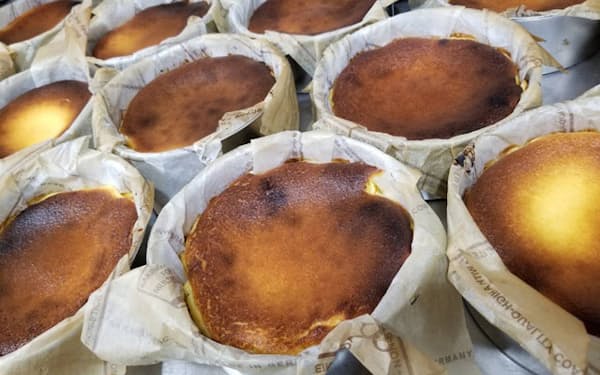 昨年、大ヒットしたバスク風チーズケーキ。「オーブン・ミトン」ではブームの前から提供し、人気を誇る