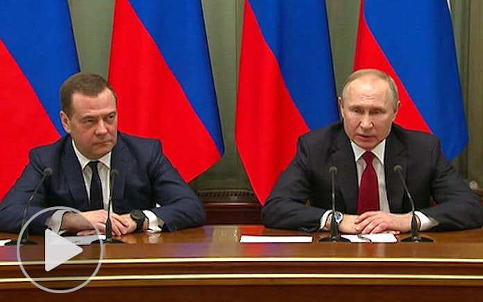 ロシア内閣総辞職 メドベージェフ氏退任へ 日本経済新聞 ロシア内閣総辞職 メドベージェフ氏退任へ 日本経済新聞
