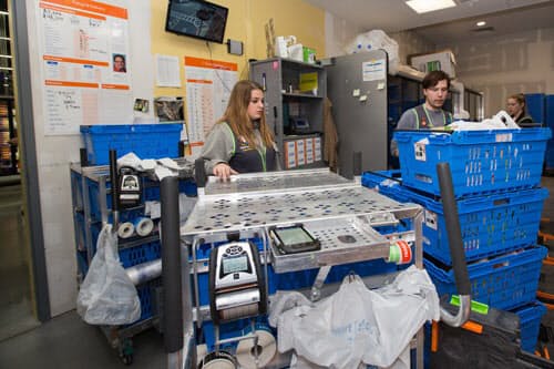 絶好調の米ウォルマート アマゾン対抗サービスに密着 日本経済新聞