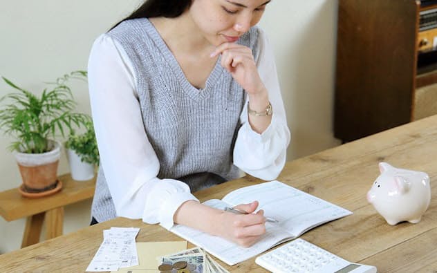 2020年は家計の負担がじわり増加する(写真はイメージ=PIXTA) 2020年は家計の負担がじわり増加する(写真はイメージ=PIXTA)
