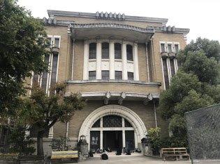 国の登録有形文化財に指定されている講堂