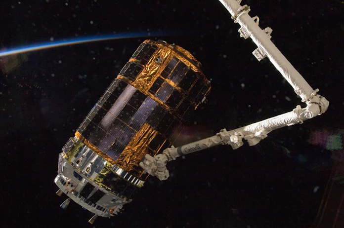 宇宙政策転換で生活の質向上 開発から 利用 重視へ 日本経済新聞