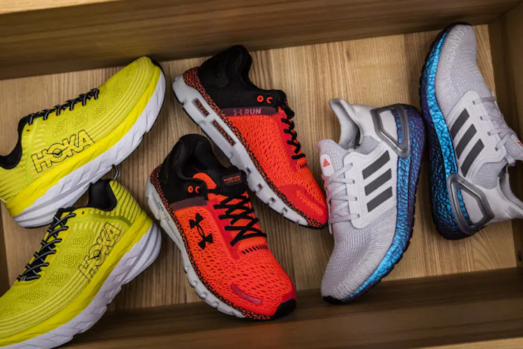 足の負担を軽減 厚底ランニングシューズ 街歩きにも Nikkei Style 足の負担を軽減 厚底ランニングシューズ 街歩きにも Nikkei Style