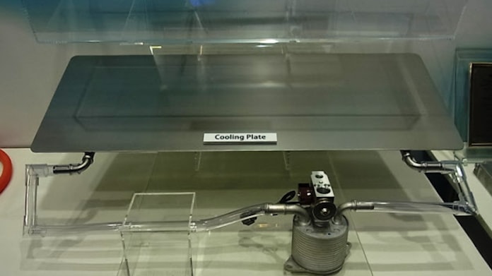 車載電池用の水冷プレート カルソニックが15年実用化 日本経済新聞 車載電池用の水冷プレート カルソニックが15年実用化 日本経済新聞