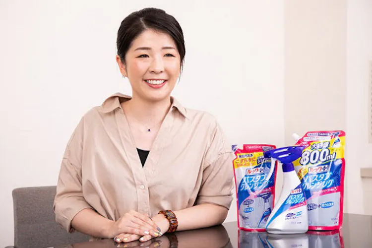 こすらない風呂用洗剤 女性開発者を勇気づけた言葉 Nikkei Style こすらない風呂用洗剤 女性開発者を勇気づけた言葉 Nikkei Style