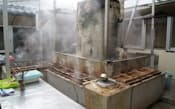 図3　別府市内にある旅館の厨房に備えられた「地獄蒸し」用の釜