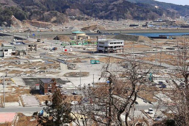【2013年】
建物の撤去と並行して土砂の搬入が進む 【2013年】
建物の撤去と並行して土砂の搬入が進む