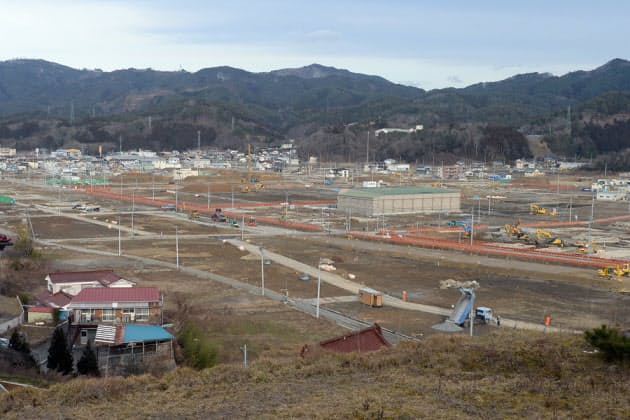 【2014年】
水産加工業者の冷蔵倉庫(中央)の整備が進む
【2014年】
水産加工業者の冷蔵倉庫(中央)の整備が進む