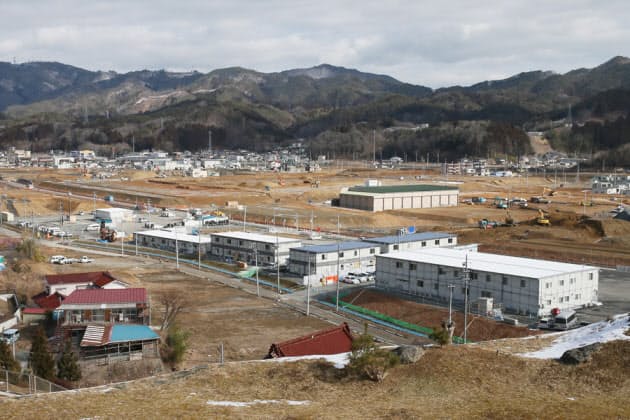 【2015年】
仮設商店街や建設事務所(手前)が建てられた
【2015年】
仮設商店街や建設事務所(手前)が建てられた