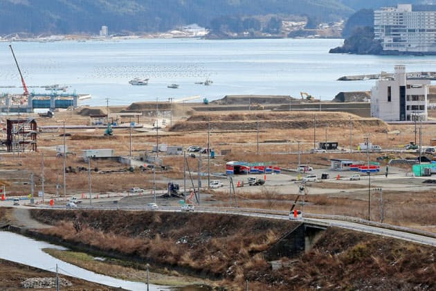 【2015年】
水門奥にクレーン車が立ち湾岸工事が本格化
【2015年】
水門奥にクレーン車が立ち湾岸工事が本格化