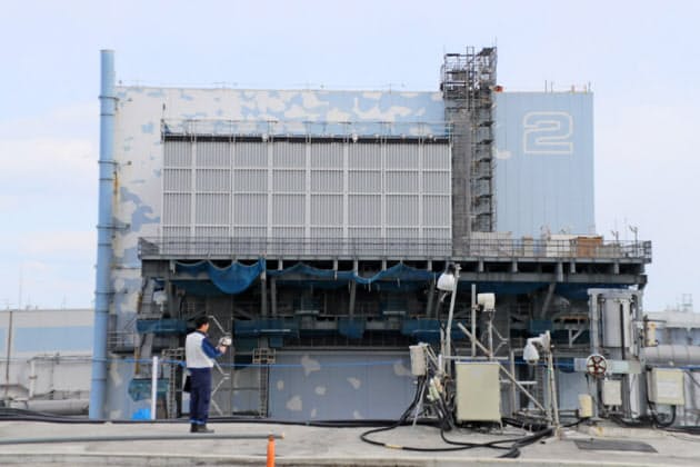 【2019年】
線量が低下し、マスクなしで近寄れるようになった2号機
【2019年】
線量が低下し、マスクなしで近寄れるようになった2号機