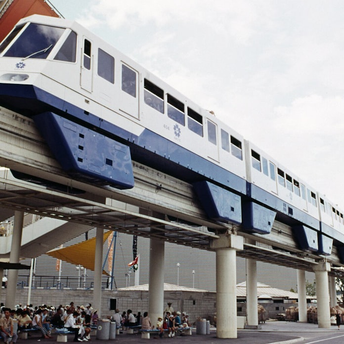 モノレール 自動運転の扉開く 古今東西万博考 日本経済新聞 モノレール 自動運転の扉開く 古今東西万博考 日本経済新聞