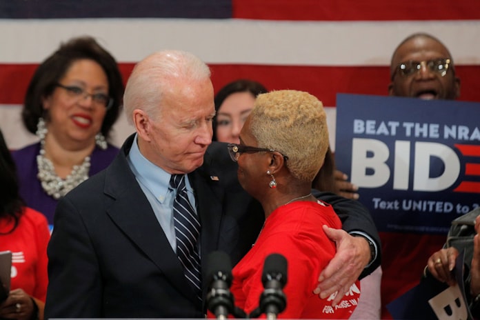 黒人と労働者に強み バイデン氏 米民主党候補選び 日本経済新聞 黒人と労働者に強み バイデン氏 米民主党候補選び 日本経済新聞