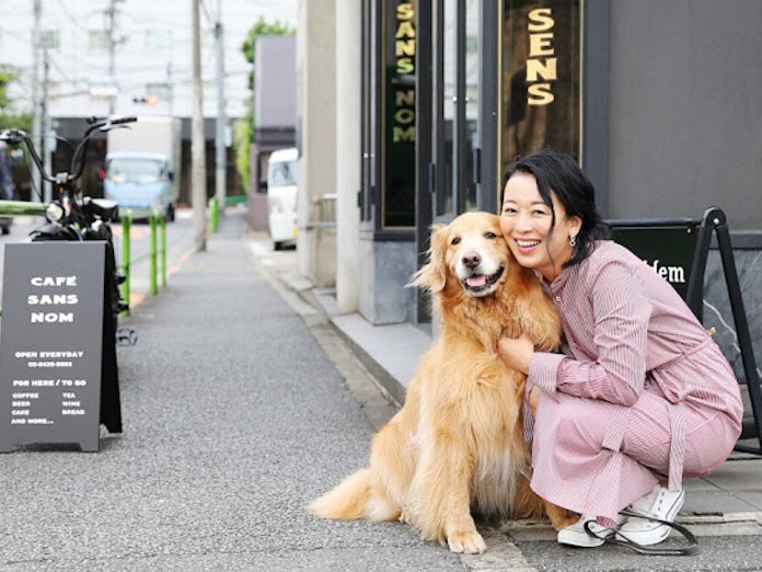 父の死で人生に迷い 行き場失った子犬が救ってくれた 日本経済新聞 父の死で人生に迷い 行き場失った子犬が救ってくれた 日本経済新聞