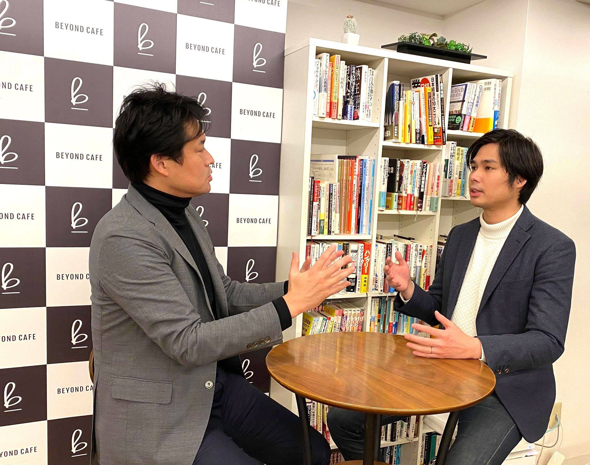 法政大学の田中教授（写真左）とBeyond Cafeの伊藤社長
