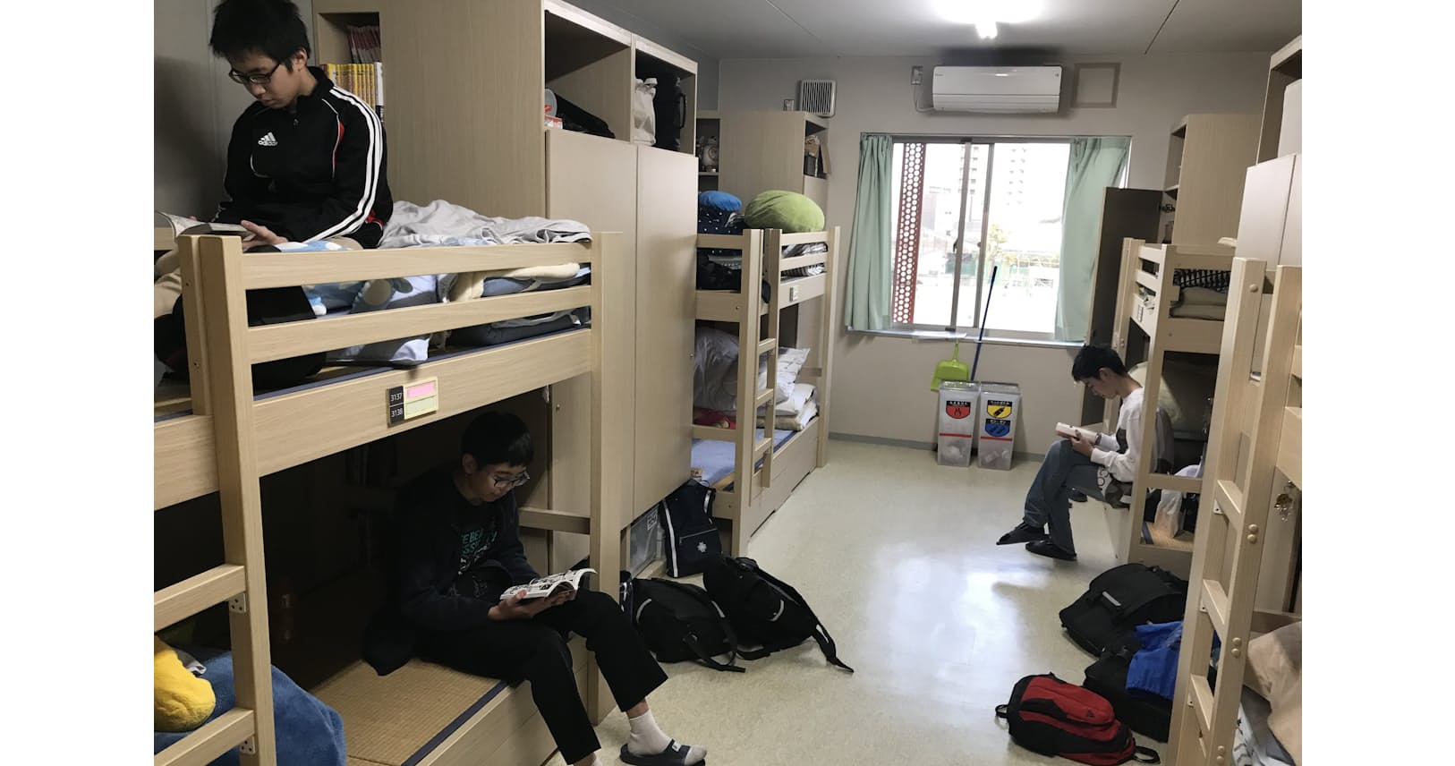 確実に親離れ 子離れできる スマホもパソコンも禁止 名門ラ サールの 寮生活 Nikkei Style 確実に親離れ 子離れできる スマホもパソコンも禁止 名門ラ サールの 寮生活 Nikkei Style