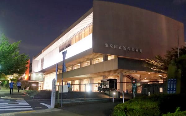 東京国立近代美術館は作品を見ながら参加者同士で意見を交わすビジネスパーソン向けのプログラムを提供している