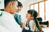 男性の育休取得率(2018年度)は6%強にとどまる 写真はイメージ =PIXTA