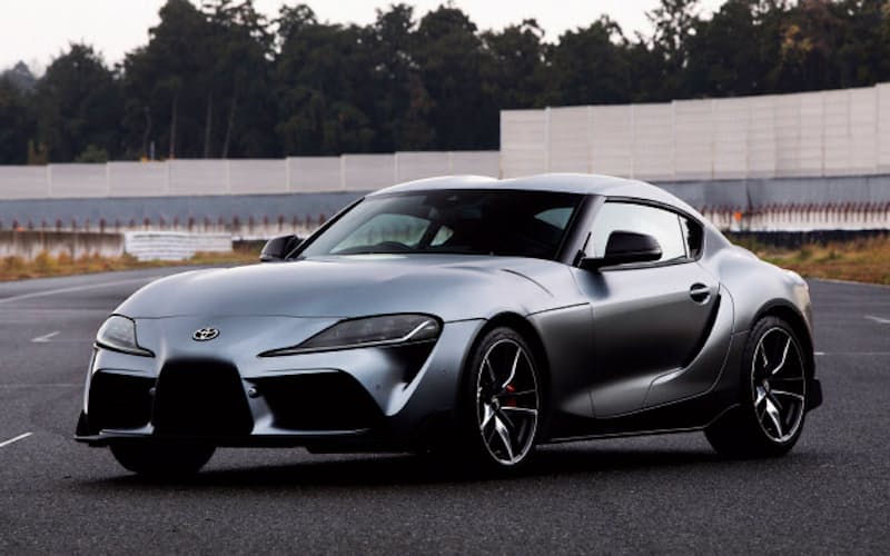 5代目の新型スープラ。独BMWと共同開発した。4代目から17年ぶりの市場投入となる(写真:トヨタ自動車) 5代目の新型スープラ。独BMWと共同開発した。4代目から17年ぶりの市場投入となる(写真:トヨタ自動車)