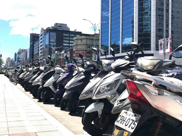 新型コロナ ホンダ ヤマハ発動機 世界各地でバイク生産再開延期 日本経済新聞