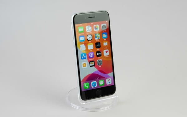 新登場のiPhone SE（第2世代）は、4.7インチディスプレー搭載の小型モデルだ