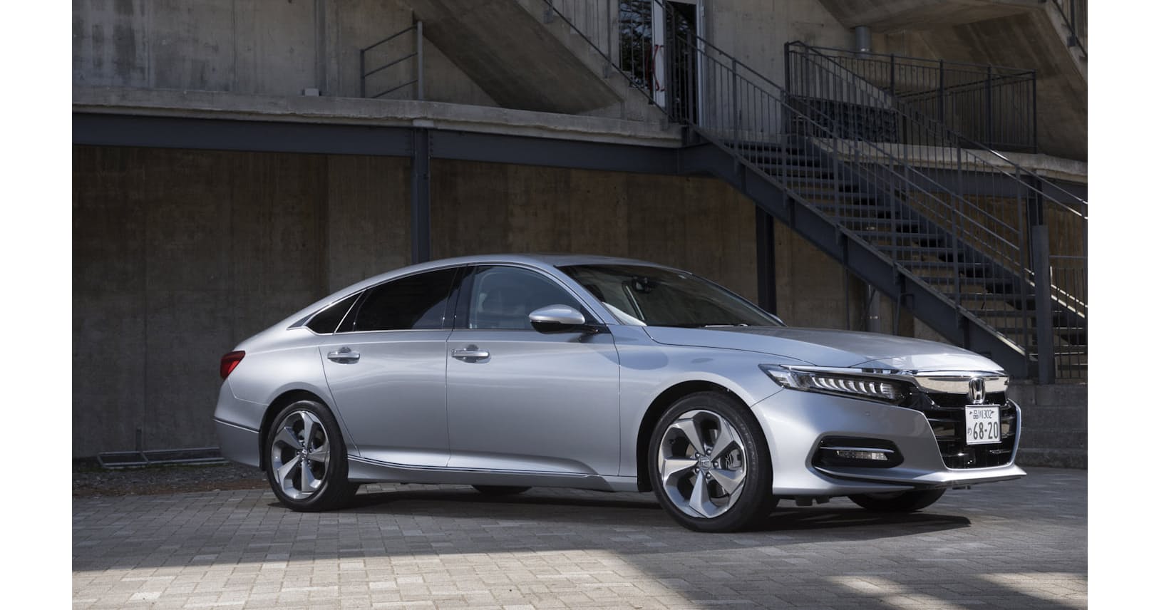 ホンダ新型 アコード 軽い身のこなし 力強い加速 Nikkei Style ホンダ新型 アコード 軽い身のこなし 力強い加速 Nikkei Style