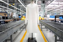 不織布を使用したエルメネジルド ゼニアの防護服はイタリアとスイスの工場で製造される
