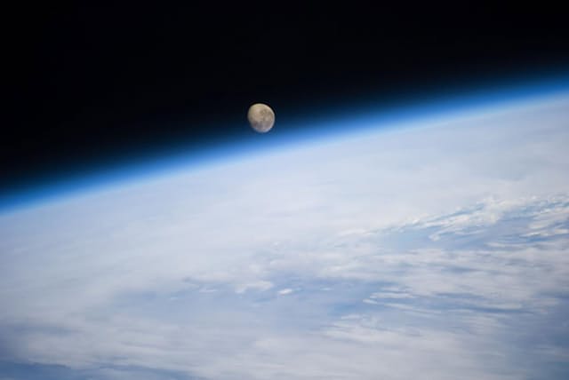 太古の地球 形はラグビーボール 1日は2 5時間 Nikkei Style 太古の地球 形はラグビーボール 1日は2 5時間 Nikkei Style