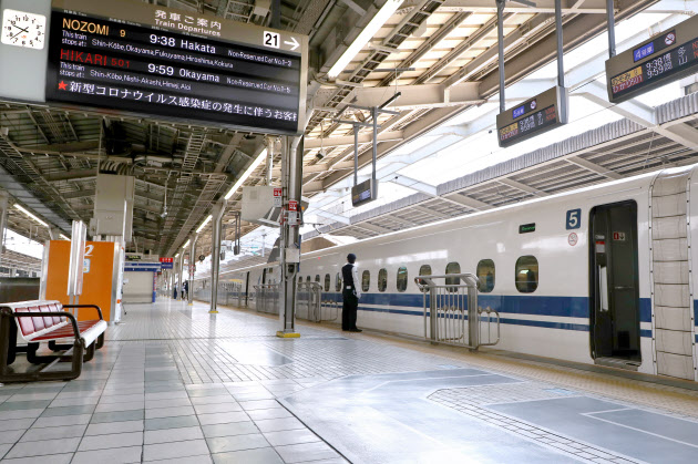 大型連休後半 Jr新大阪駅閑散 ホームに列できず 日本経済新聞 大型連休後半 Jr新大阪駅閑散 ホームに列できず 日本経済新聞