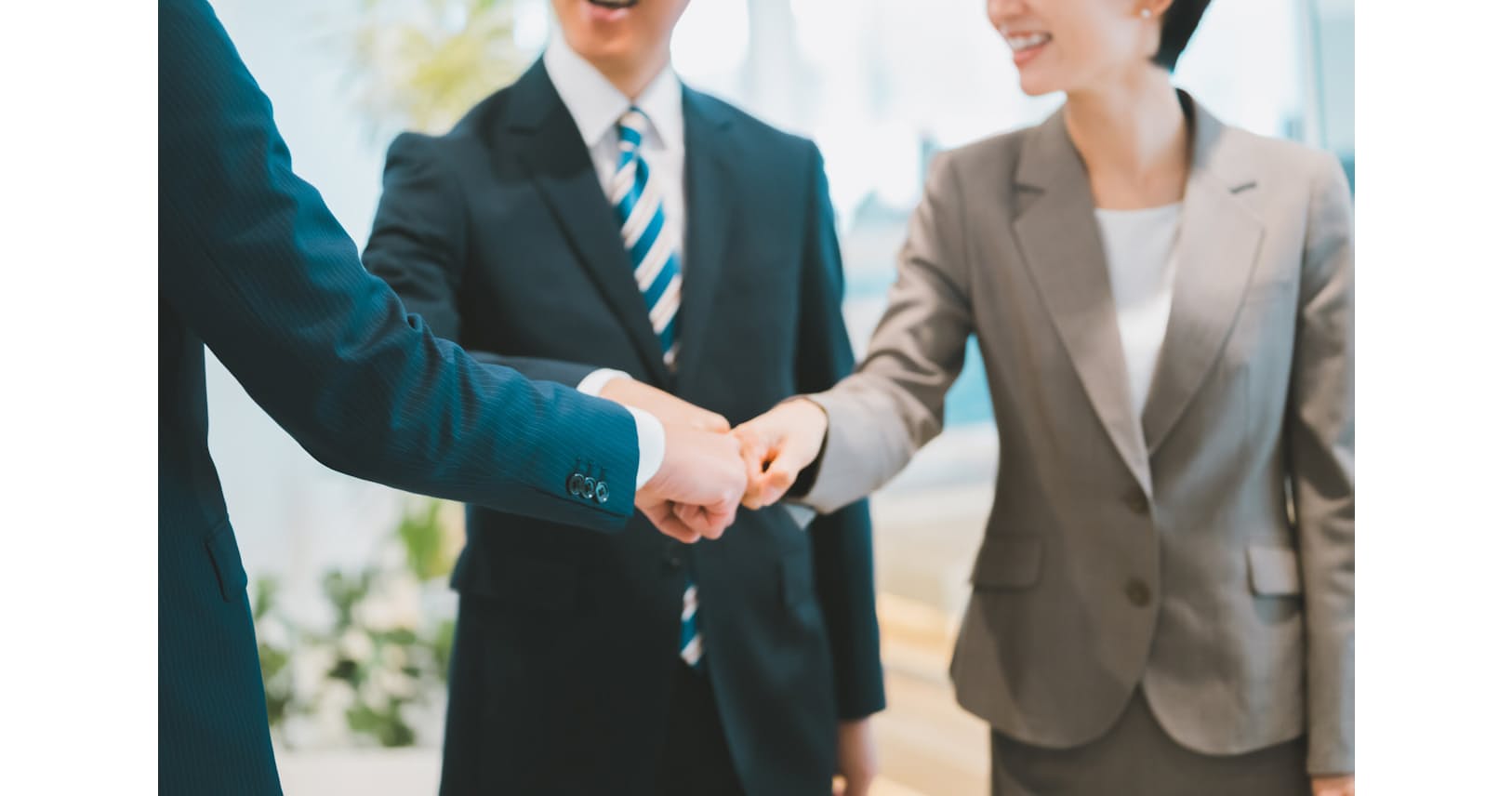 どうなる 新しい日常 のビジネスマナー 名刺交換は Nikkei Style どうなる 新しい日常 のビジネスマナー 名刺交換は Nikkei Style