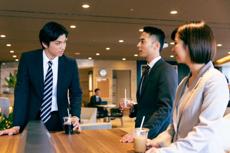 社内打ち合わせはなるべくしない 状況は日常的に共有 Nikkei Style 社内打ち合わせはなるべくしない 状況は日常的に共有 Nikkei Style