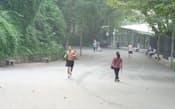 中国・広州の越秀公園では数は少ないが、ランナーをちらほらと見かけた