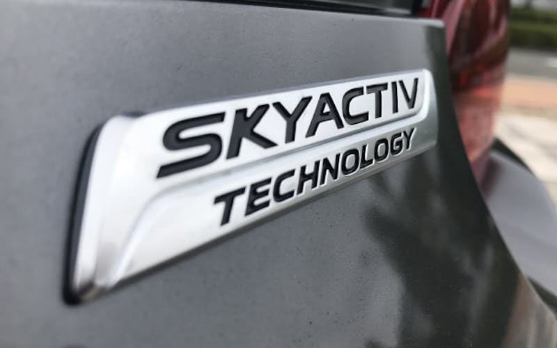 マツダの技術「スカイアクティブテクノロジー」搭載車(写真:日経クロステック) マツダの技術「スカイアクティブテクノロジー」搭載車(写真:日経クロステック)