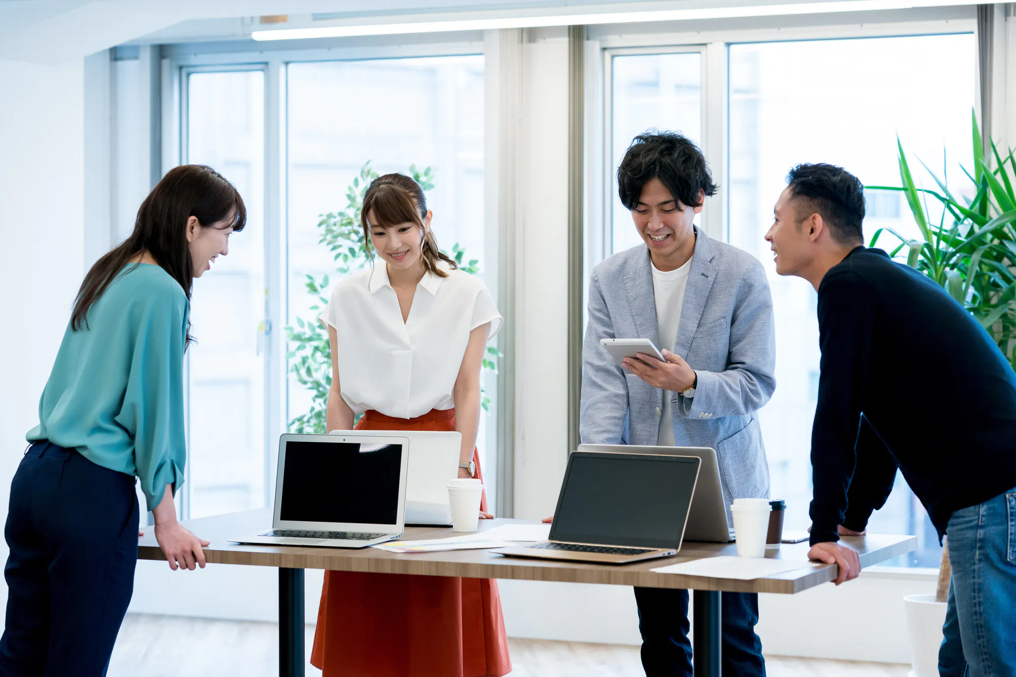 立ってデスクワークしてみた 30分のうち数分でも効く Nikkei Style 立ってデスクワークしてみた 30分のうち数分でも効く Nikkei Style