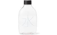 「自分で詰める水のボトル」190円（税込み）。容量330ミリリットル。持ち運びしやすいようにフラットな形状にしている