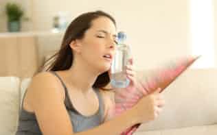 のどが乾いていなくても定期的に水分はとったほうがいいという。(c)Antonio Guillem-123RF のどが乾いていなくても定期的に水分はとったほうがいいという。(c)Antonio Guillem-123RF